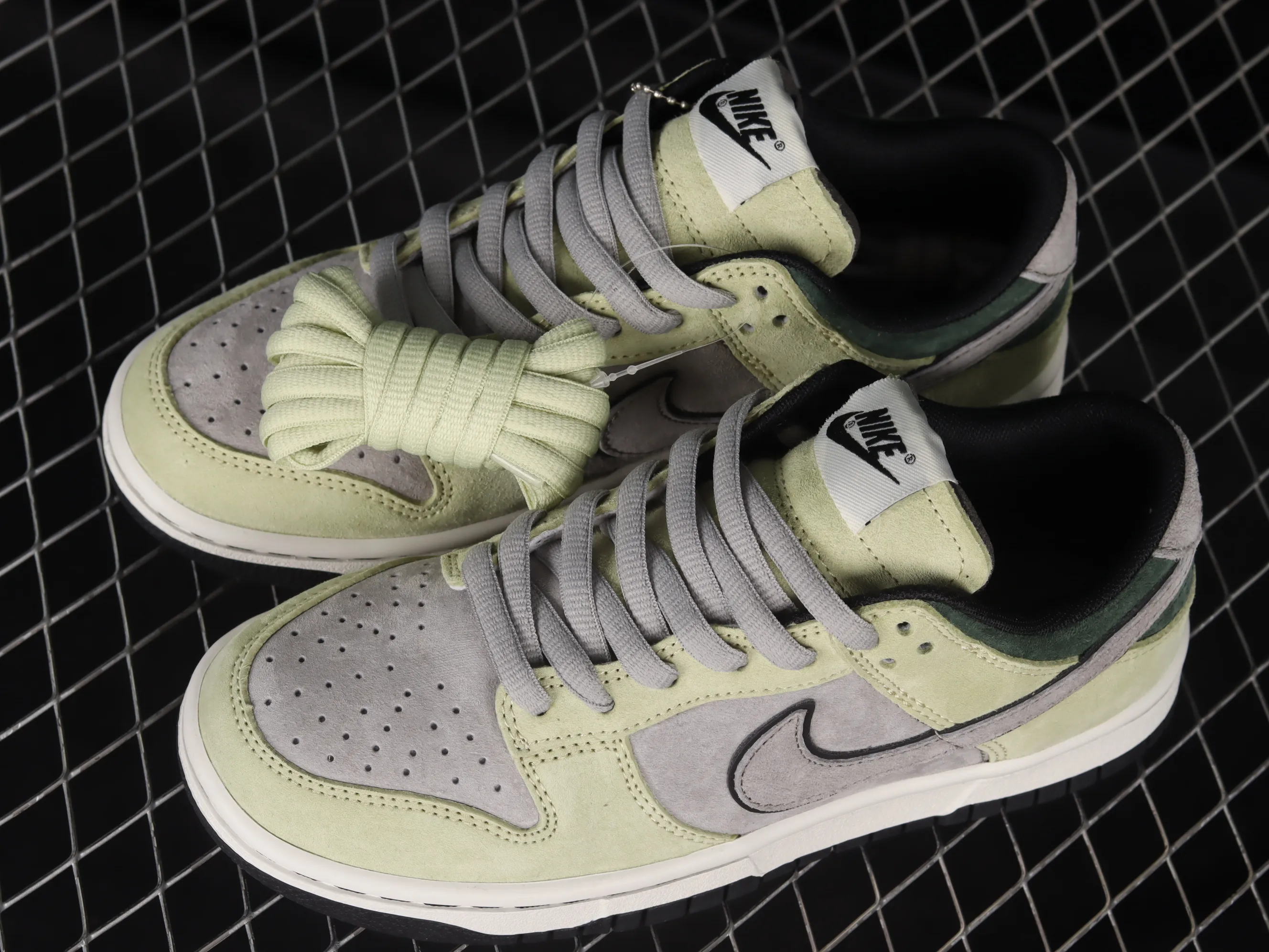 All Categories Nk SB Dunk Series Nk SB Dunk Low low-top sneakers tomo Katsuhiro x Nk SB Dunk Low "Steamboy OST" Otomo Katsuhiro co-branded SB low-top sports and leisure sneakers LF0039-036